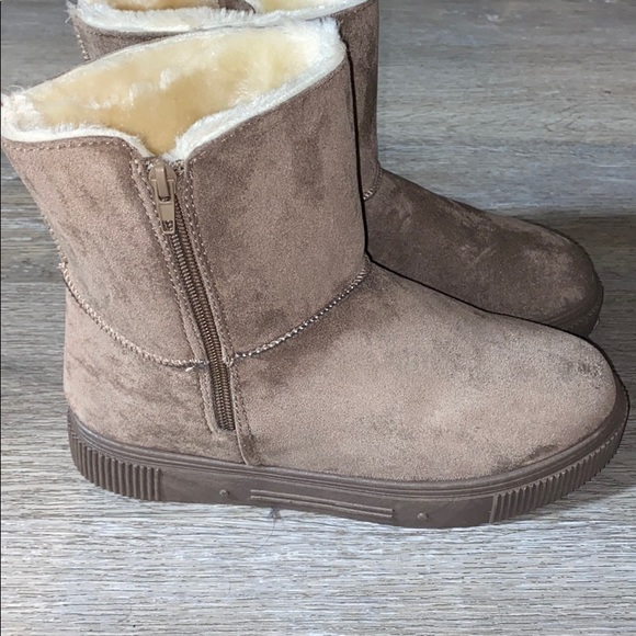 Warm Boots - Picture 5 of 6